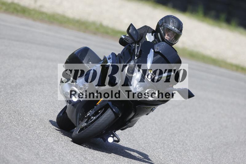 Archiv-2025/09 22.04.2025 Cornu Master School ADR/rot-rouge/6